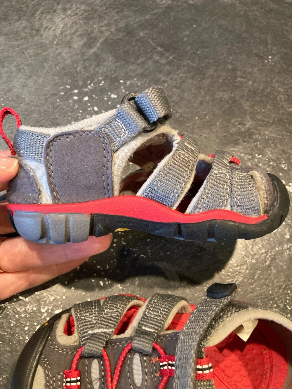 Boys Keen gray red closed toe sandals size 6